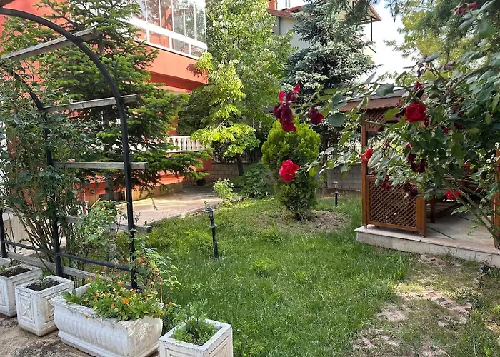 아파트 Family-friendly House With Garden Konya *